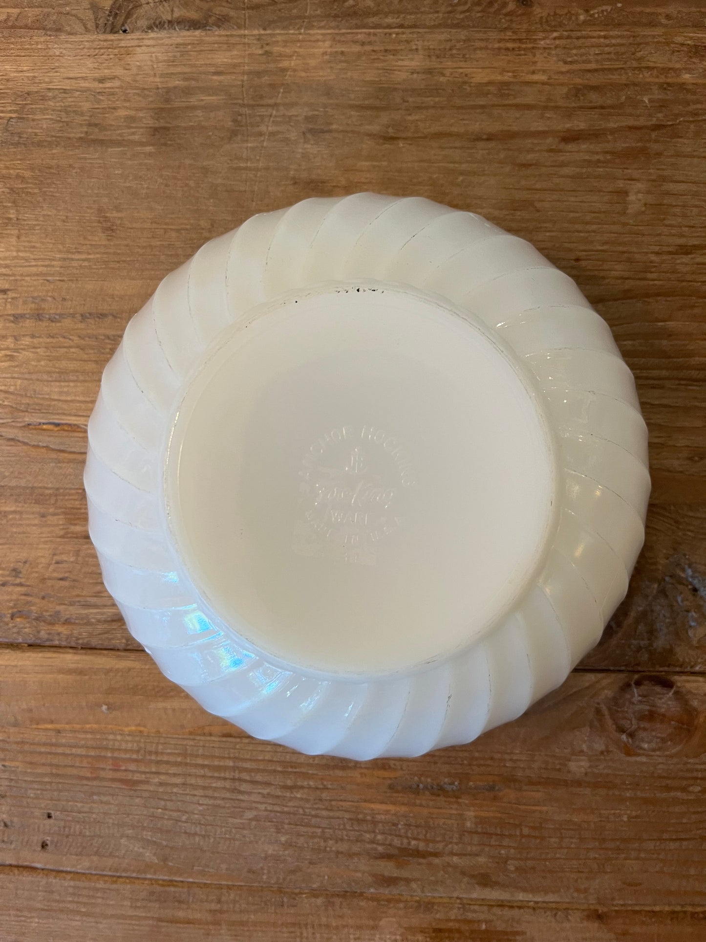 Vintage Anchor Hocking Fire King 9 White Milk Glass Swirl Bowl